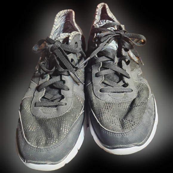 Ladies 8.5 Sketch-Flex Athletic Shoes - Picture 2 of 4